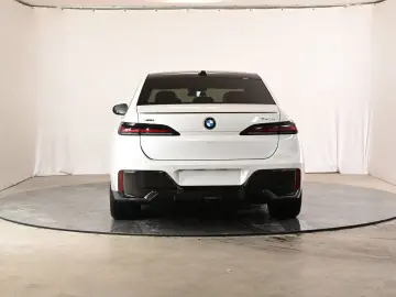 BMW 740 740d xDrive M Sport ACC Stand-Hzg AHK RFK...