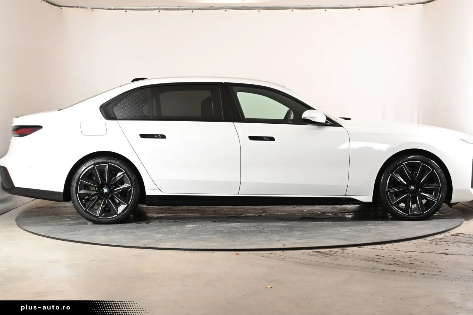 BMW 740 740d xDrive M Sport ACC Stand-Hzg AHK RFK...