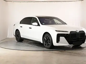 BMW 740 740d xDrive M Sport ACC Stand-Hzg AHK RFK...