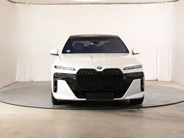 BMW 740 740d xDrive M Sport ACC Stand-Hzg AHK RFK...