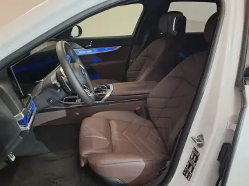 BMW 740 740d xDrive M Sport ACC Stand-Hzg AHK RFK...