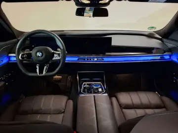 BMW 740 740d xDrive M Sport ACC Stand-Hzg AHK RFK...