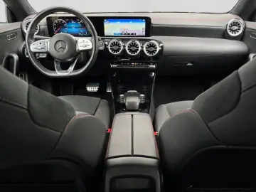 MERCEDES-BENZ CLA 200 COUPÉ AMG NIGHT AMBIENTE MBUX SHZ DAB