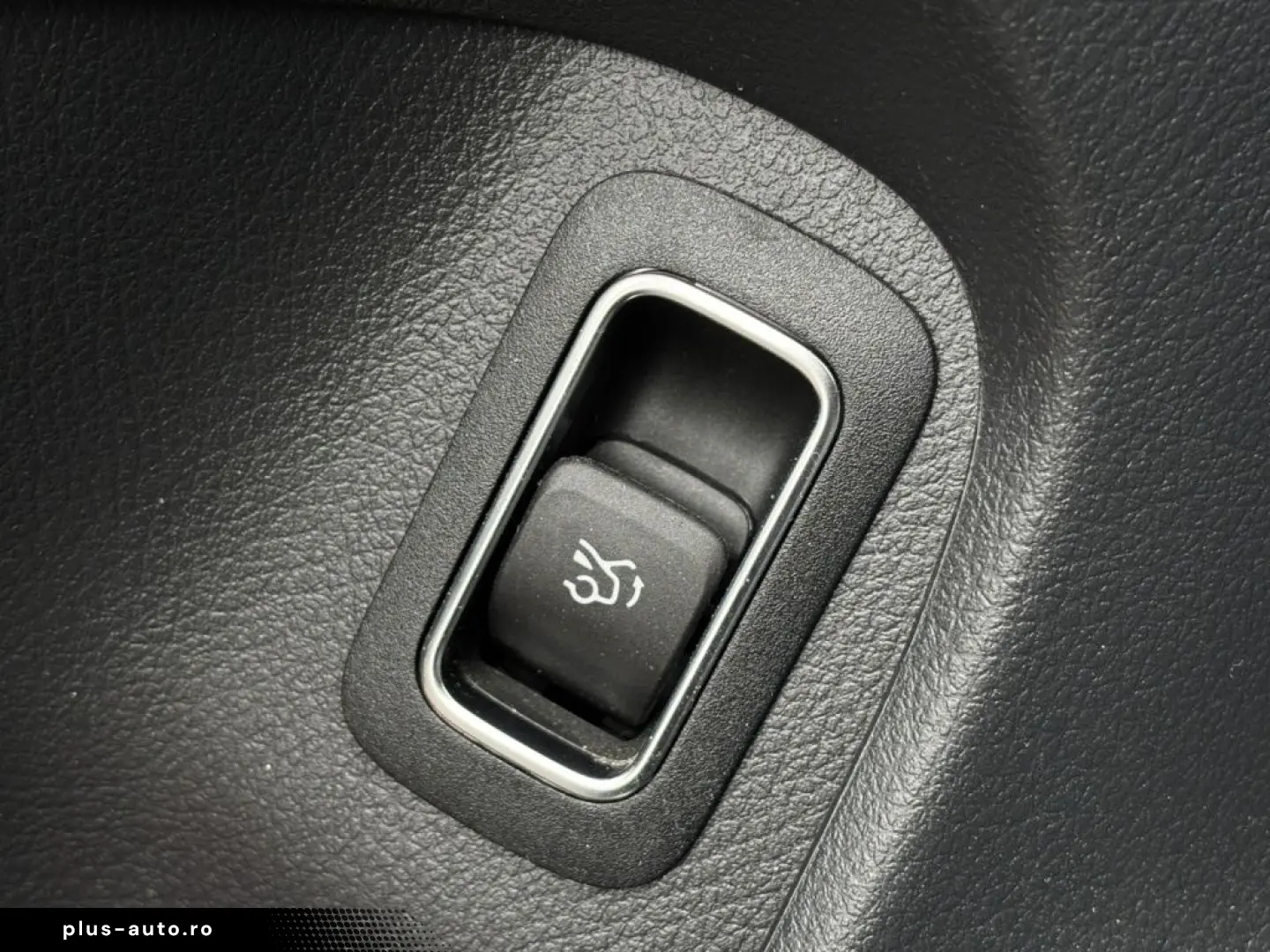 MERCEDES-BENZ CLA 200 COUPÉ AMG NIGHT AMBIENTE MBUX SHZ DAB