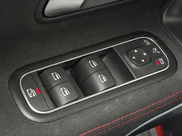 MERCEDES-BENZ CLA 200 COUPÉ AMG NIGHT AMBIENTE MBUX SHZ DAB