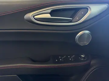 ALFA ROMEO Giulia Tributo Italiano Q4 SPEZIALLACK GARANTIE