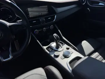 ALFA ROMEO Giulia Tributo Italiano Q4 SPEZIALLACK GARANTIE