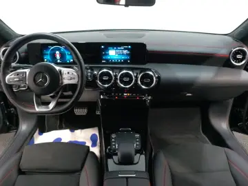 MERCEDES-BENZ CLA 250 AMG-Line LED Carplay DAB Alcantara
