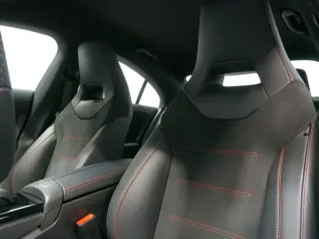 MERCEDES-BENZ CLA 250 AMG-Line LED Carplay DAB Alcantara