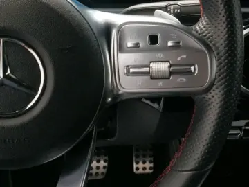 MERCEDES-BENZ CLA 250 AMG-Line LED Carplay DAB Alcantara