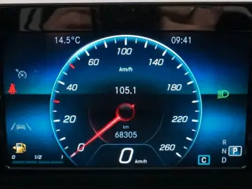 MERCEDES-BENZ CLA 250 AMG-Line LED Carplay DAB Alcantara