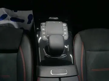 MERCEDES-BENZ CLA 250 AMG-Line LED Carplay DAB Alcantara