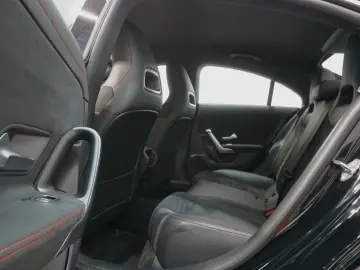 MERCEDES-BENZ CLA 250 AMG-Line LED Carplay DAB Alcantara