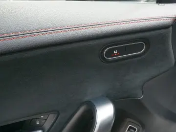 MERCEDES-BENZ CLA 250 AMG-Line LED Carplay DAB Alcantara