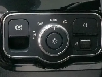 MERCEDES-BENZ CLA 250 AMG-Line LED Carplay DAB Alcantara