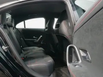 MERCEDES-BENZ CLA 250 AMG-Line LED Carplay DAB Alcantara