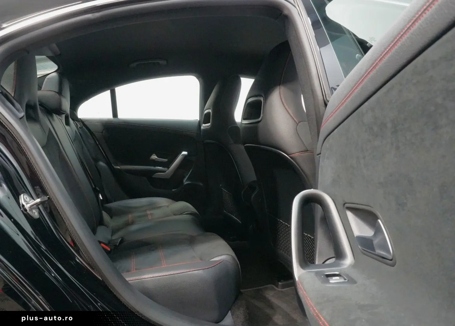 MERCEDES-BENZ CLA 250 AMG-Line LED Carplay DAB Alcantara