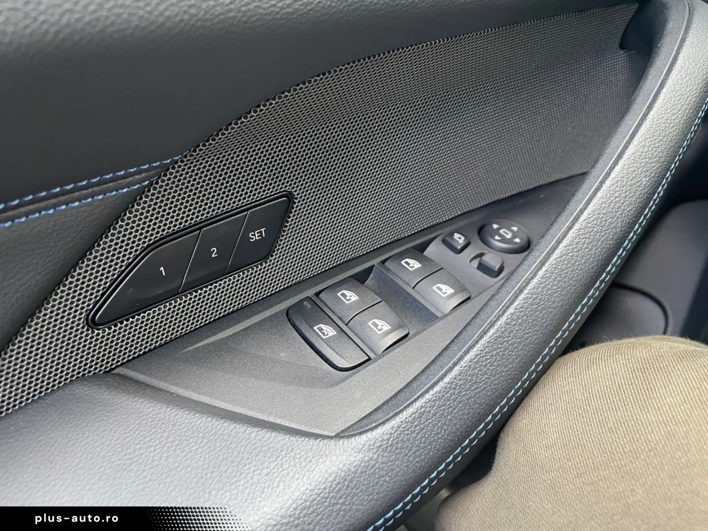 BMW 430 Gran Coupe d xD MSport Glassdach Head Stand