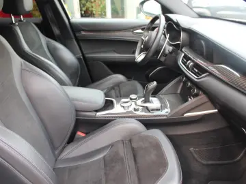 ALFA ROMEO Stelvio Quadrifoglio Q4 21 Prototipo Pano