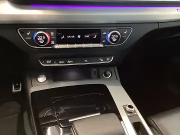 AUDI Q5 S line 40TDI qua. Matrix Interieur S Schwarz