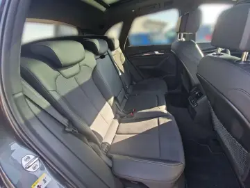 AUDI Q5 2.0TFSIe 50 quattro S line B&O Matrix 21  CAR