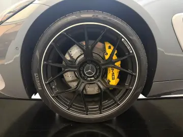 MERCEDES-BENZ AMG GT 63 4M