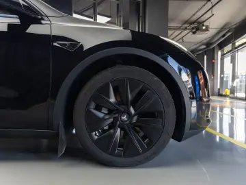 Tesla Y Long Range Dual Motor All-Wheel Drive