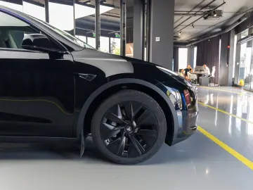Tesla Y Long Range Dual Motor All-Wheel Drive