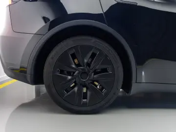 Tesla Y Long Range Dual Motor All-Wheel Drive