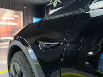 Tesla Y Long Range Dual Motor All-Wheel Drive
