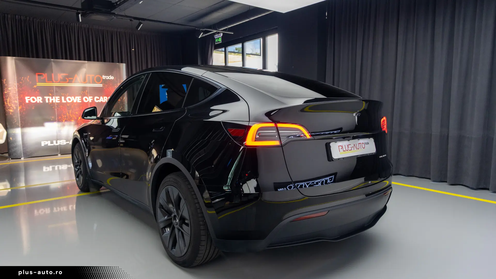 Tesla Y Long Range Dual Motor All-Wheel Drive