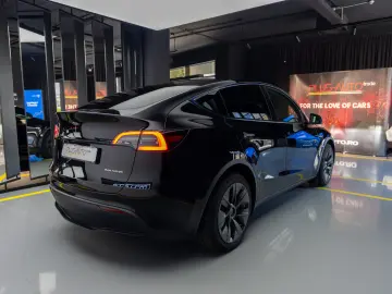 Tesla Y Long Range Dual Motor All-Wheel Drive