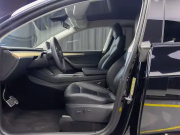 Tesla Y Long Range Dual Motor All-Wheel Drive