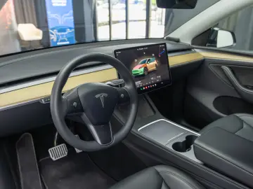 Tesla Y Long Range Dual Motor All-Wheel Drive