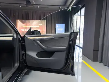 Tesla Y Long Range Dual Motor All-Wheel Drive