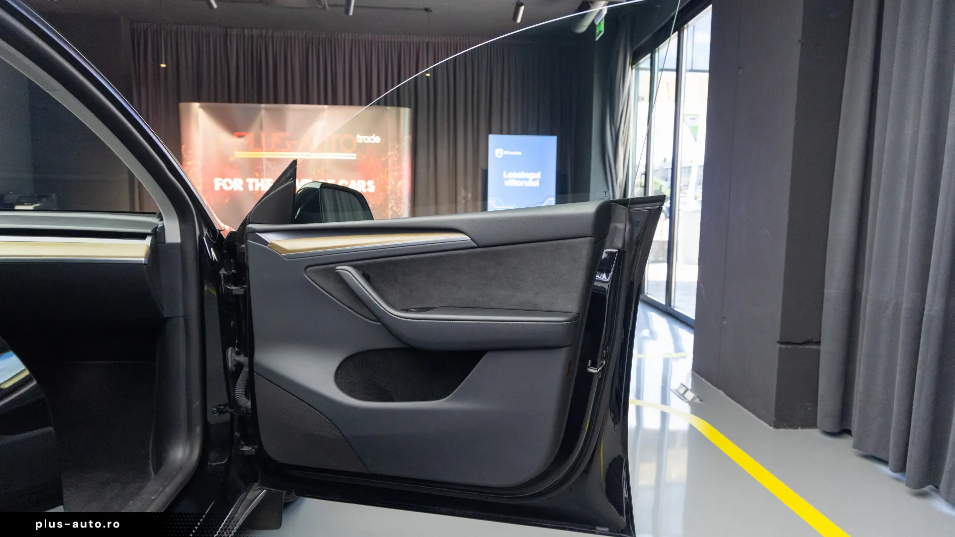 Tesla Y Long Range Dual Motor All-Wheel Drive