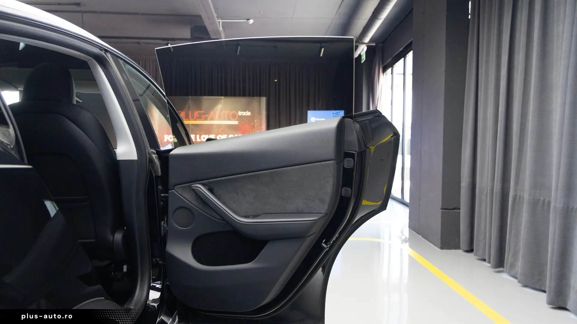 Tesla Y Long Range Dual Motor All-Wheel Drive