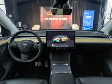 Tesla Y Long Range Dual Motor All-Wheel Drive