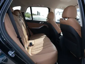 BMW X5 xDrive 30d FACEL. AHK NAVI KAMERA SHZ PDC
