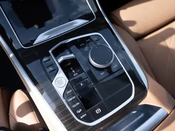 BMW X5 xDrive 30d FACEL. AHK NAVI KAMERA SHZ PDC