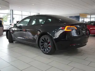 Tesla Model 3 PERFORMANCE DUAL-MOTOR