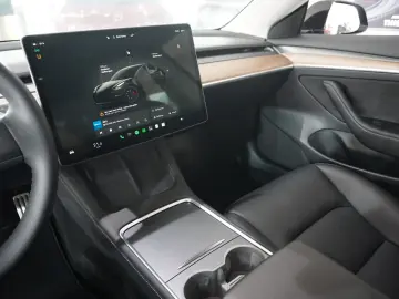 Tesla Model 3 PERFORMANCE DUAL-MOTOR