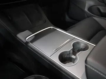 Tesla Model 3 PERFORMANCE DUAL-MOTOR
