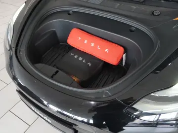 Tesla Model 3 PERFORMANCE DUAL-MOTOR