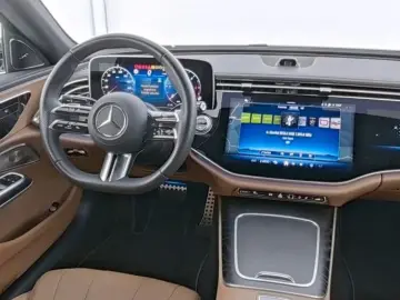 Mercedes-Benz E 220d PANO SUPERSCREEN INT-BRAUN AMG