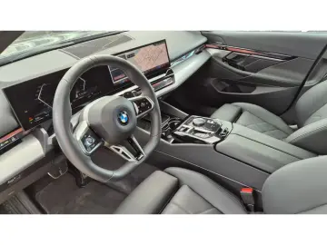 BMW 520i TouringM-Sport H K ACC KAM LED SHZG NAVI