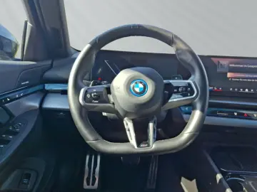 BMW 530 e Limousine M-Sport Pro Autobahnassistent