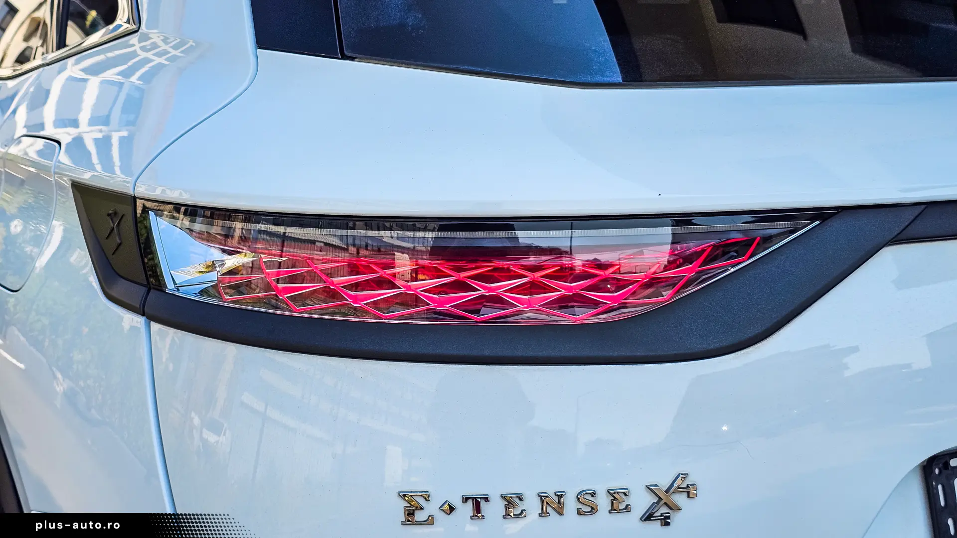 DS 7 E-TENSE 4x4 PERFORMANCE    300 CP   AUTOMAT