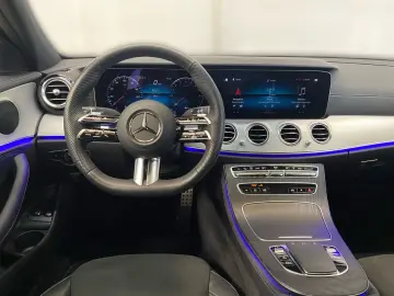 MERCEDES-BENZ E 300 e 4M AMG Distr. Kam AHK Pano LED Memory