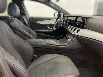 MERCEDES-BENZ E 300 e 4M AMG Distr. Kam AHK Pano LED Memory